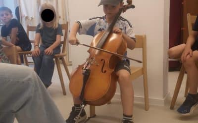 Auf musikalischer Entdeckungsreise – Die 1. Klasse zu Besuch in der Musikschule